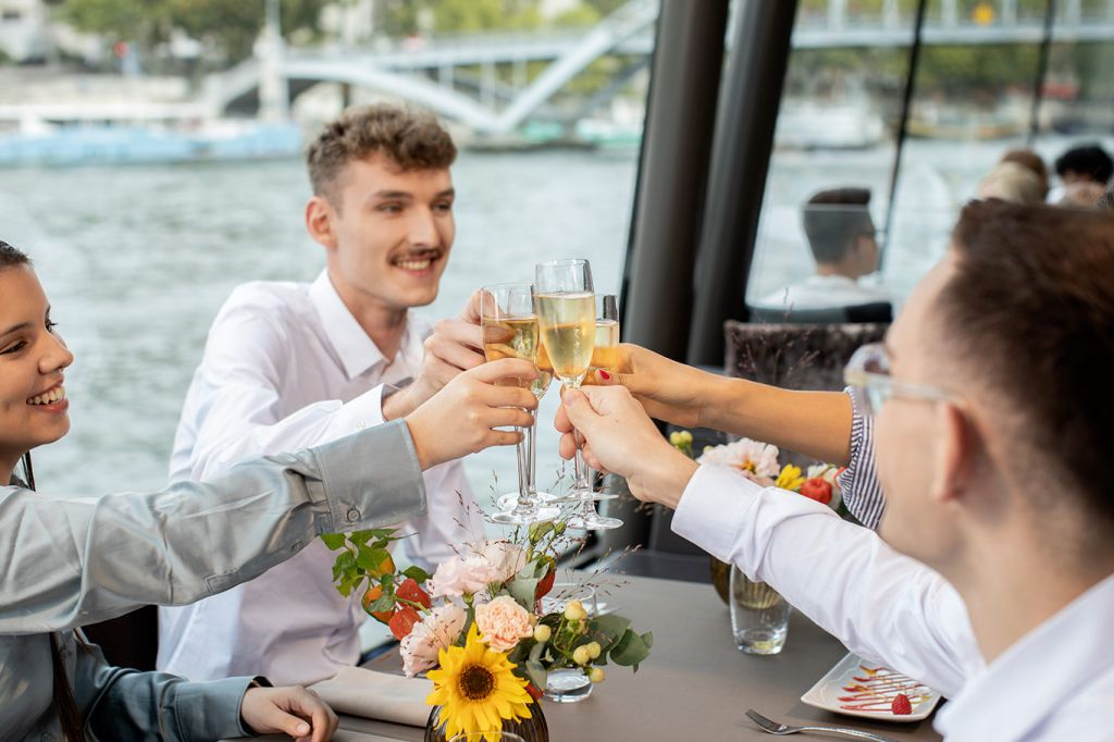 La Seine : Déjeuner-croisière à 3 plats Bateaux Parisiens