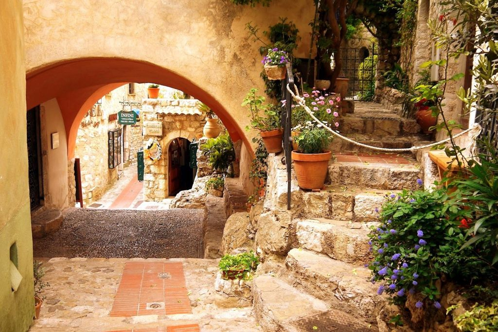French Riviera Half-Day Trip from Nice: Èze, Monaco & Monte Carlo
