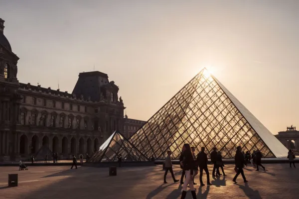 Musée du Louvre : Entrée réservée + Visite guidée en soirée