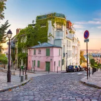 Romantic Montmartre: Lost Lovers in Paris Exploration Game