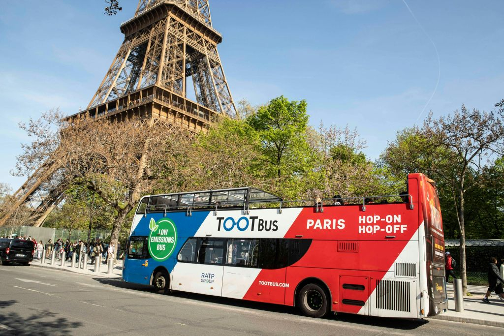 Tootbus Paris: Autobús ecológico Hop-on Hop-off + Recorrido Nocturno en Autobús