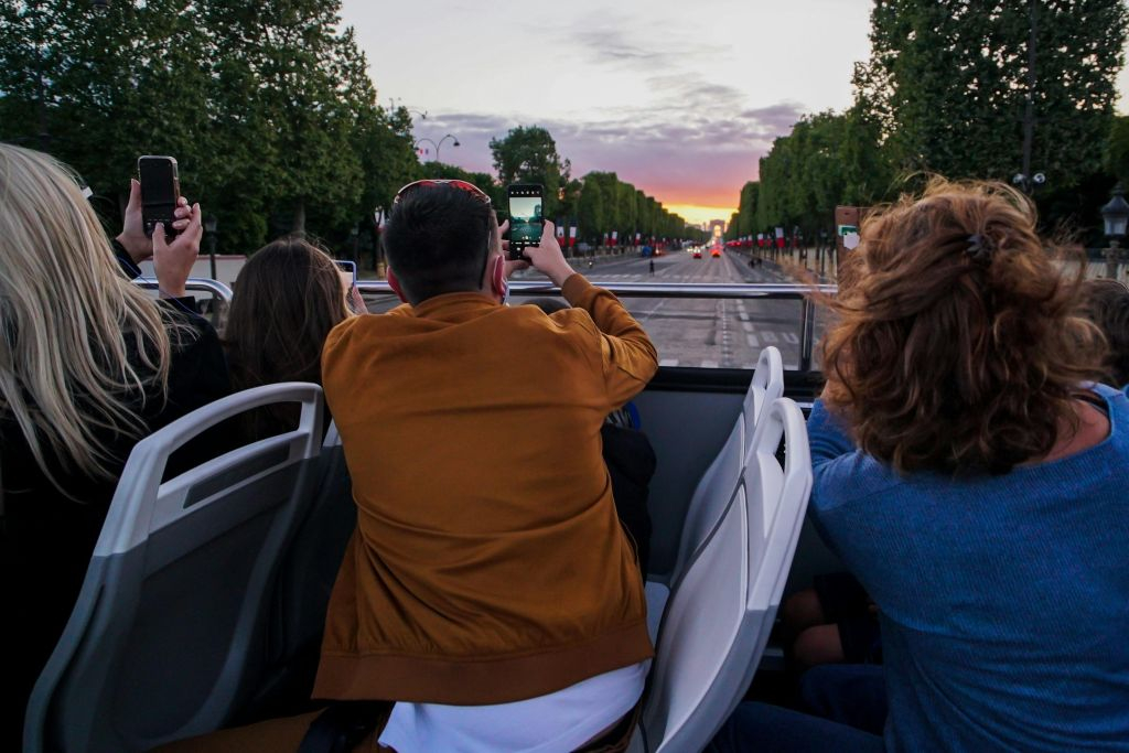Tootbus Paris: Autobús ecológico Hop-on Hop-off + Recorrido Nocturno en Autobús
