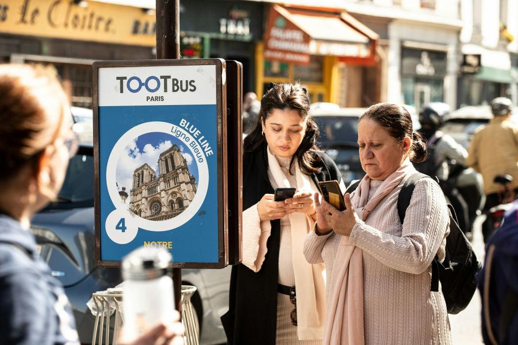 Tootbus Paris: Autobús ecológico Hop-on Hop-off + Recorrido Nocturno en Autobús
