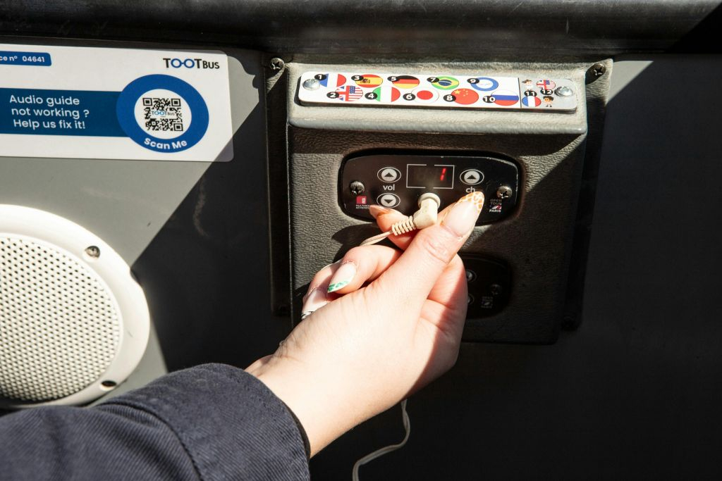 Tootbus Paris: Autobús ecológico Hop-on Hop-off + Recorrido Nocturno en Autobús