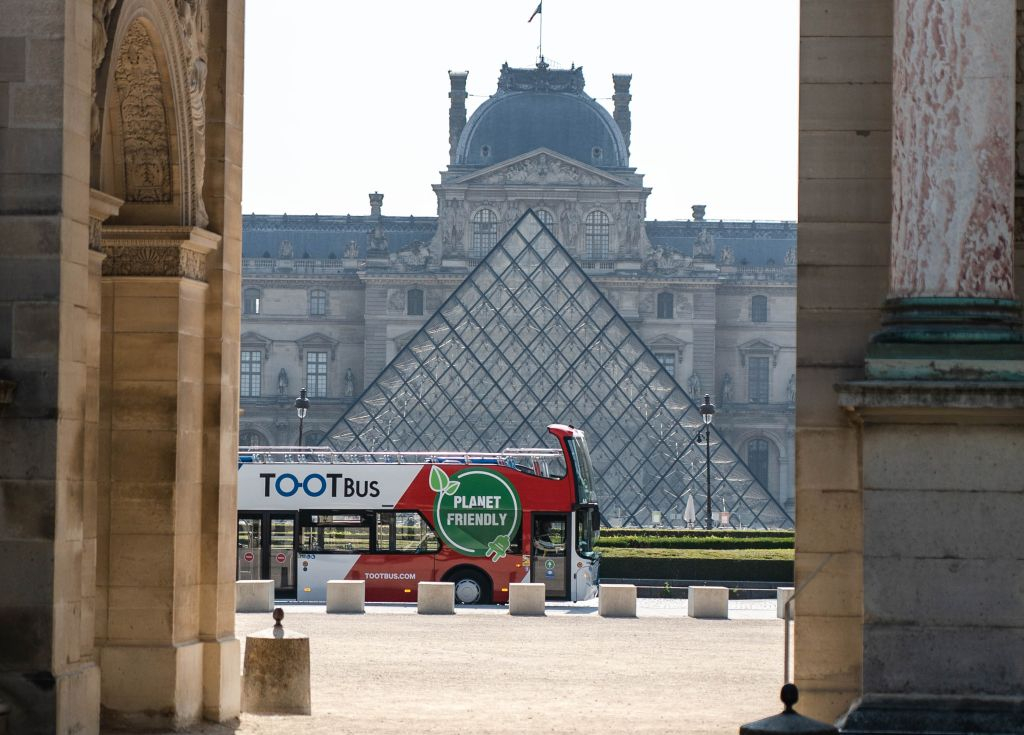 Tootbus Paris: Ônibus ecológico hop-on hop-off + passeio noturno de ônibus