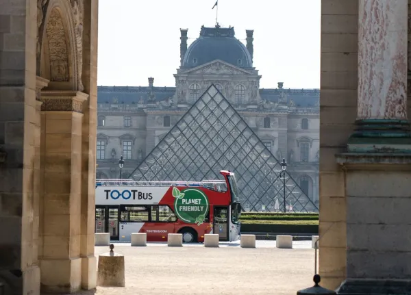 Tootbus Paris: Ônibus ecológico hop-on hop-off + passeio noturno de ônibus