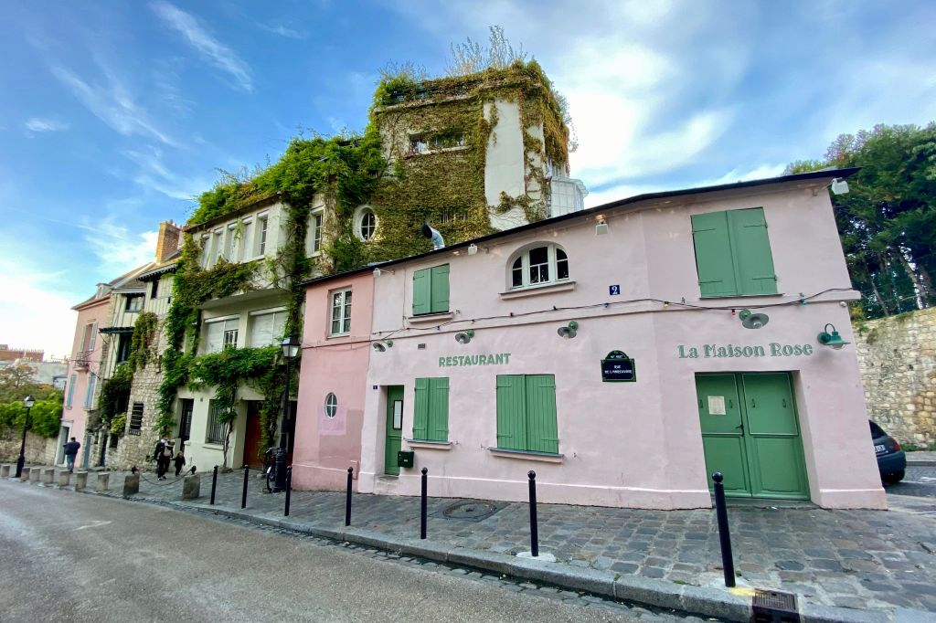 The Hidden Face of Montmartre: Smartphone Walking Tour