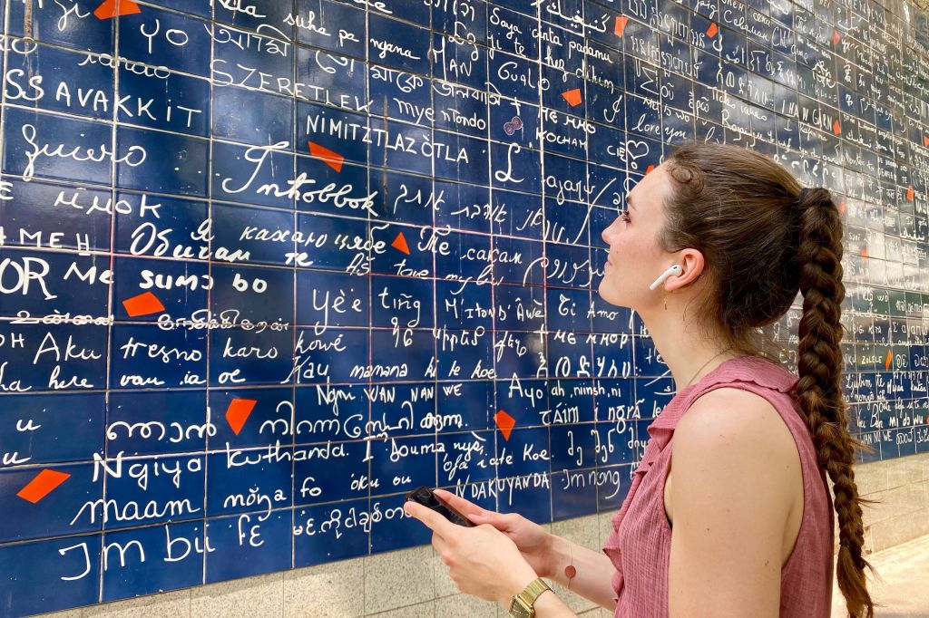 The Hidden Face of Montmartre: Smartphone Walking Tour