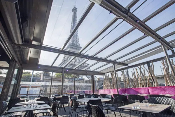 Paris : Croisière sur la Seine avec Audioguide + Dîner au Bistro Parisien