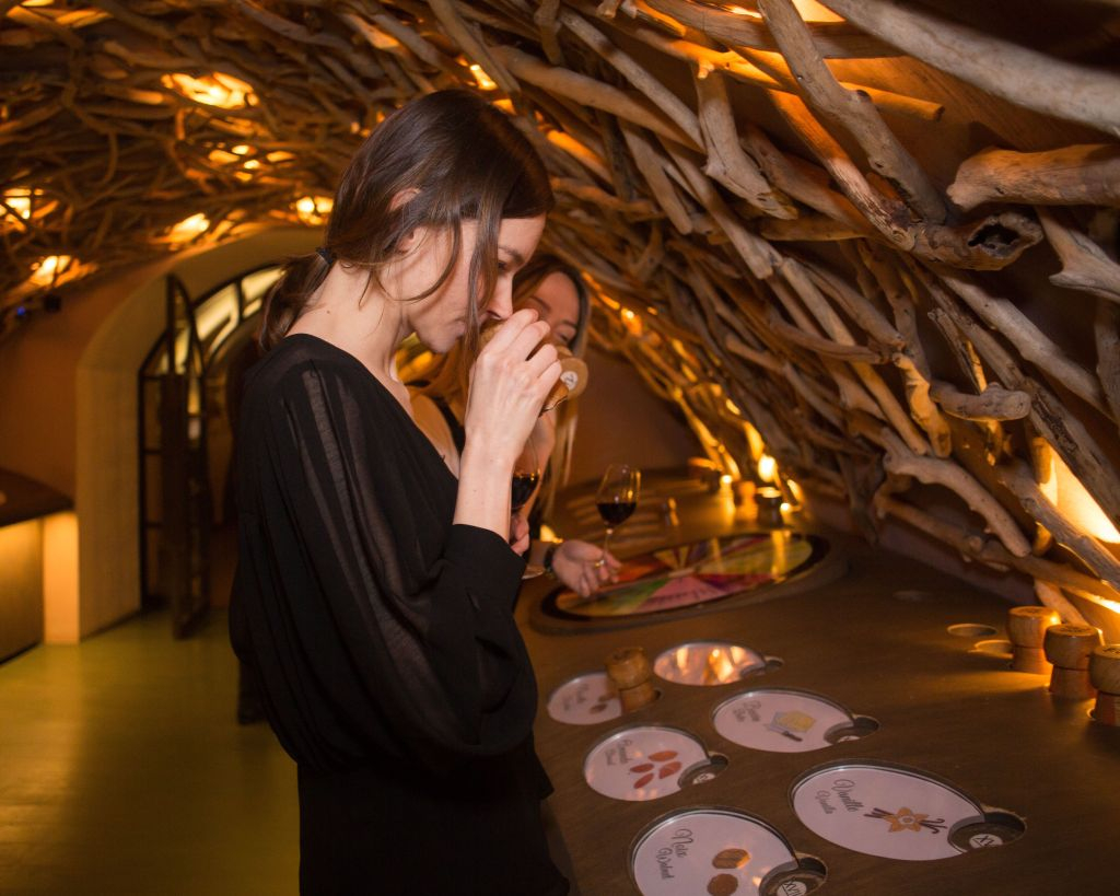 Les Caves du Louvre: Guided Tour + Wine Tasting