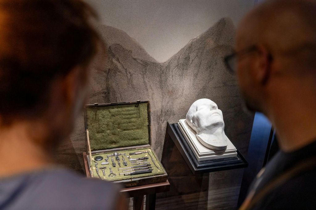 Musée de l'Armée - Les Invalides: Napoleon's Tomb - Semi-Private Guided Tour