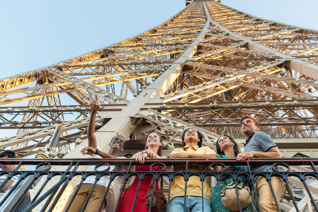 Torre Eiffel: Accesso al 2° piano con possibilità di salire in vetta + Tour della città in autobus