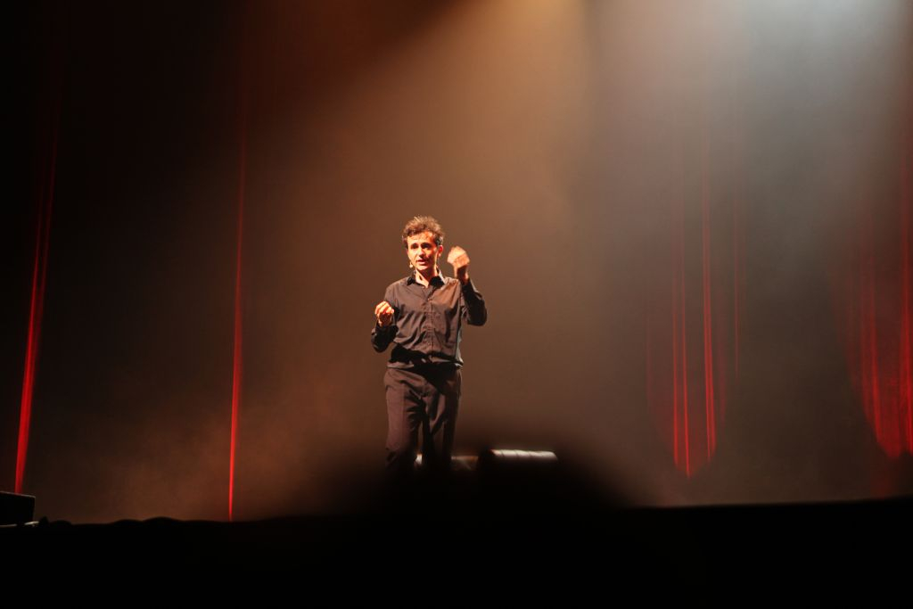 How To Become A Parisian In One Hour (Comedy Show)