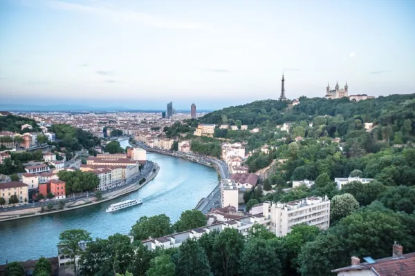 Crociera con cena sulla Saona con Les Bateaux Lyonnais Hermès I