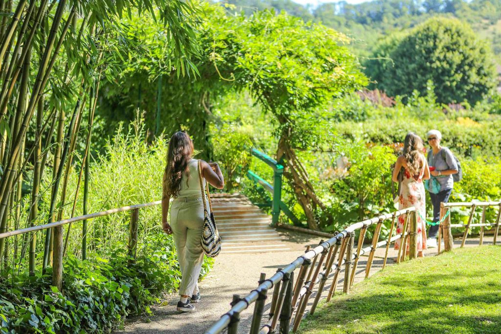 Monet's Garden in Giverny: Half-Day Guided Tour from Paris