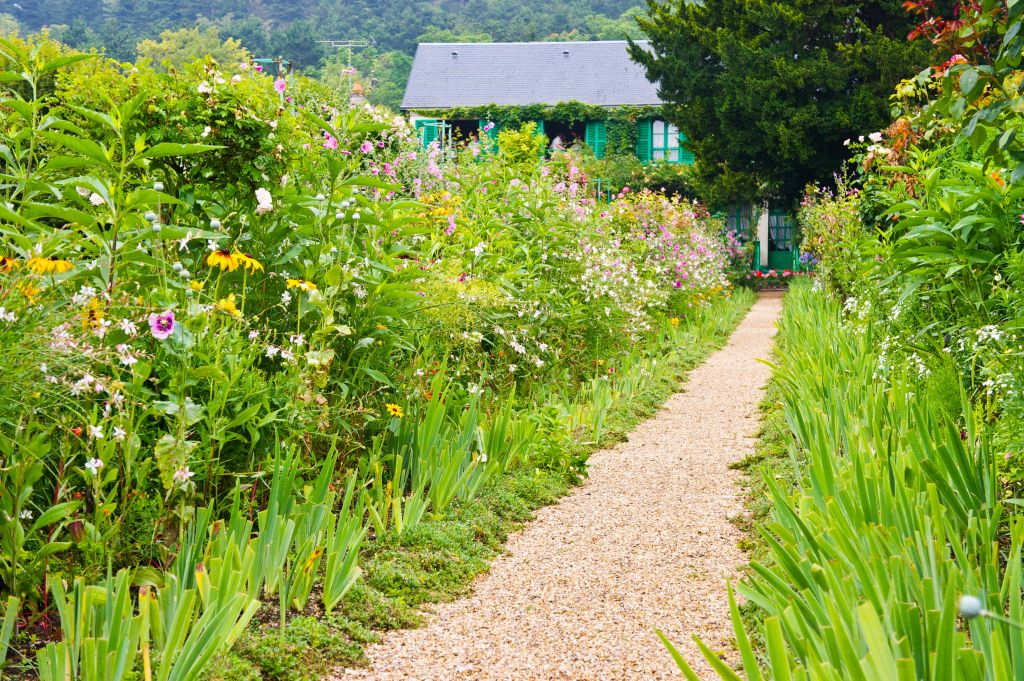 Monet's Garden in Giverny: Half-Day Guided Tour from Paris