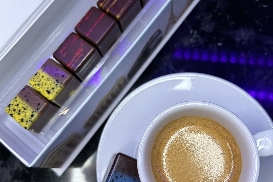 Bus Toqué Paris: le Champs-Elysées: Tour com jantar bistronômico de 3 pratos