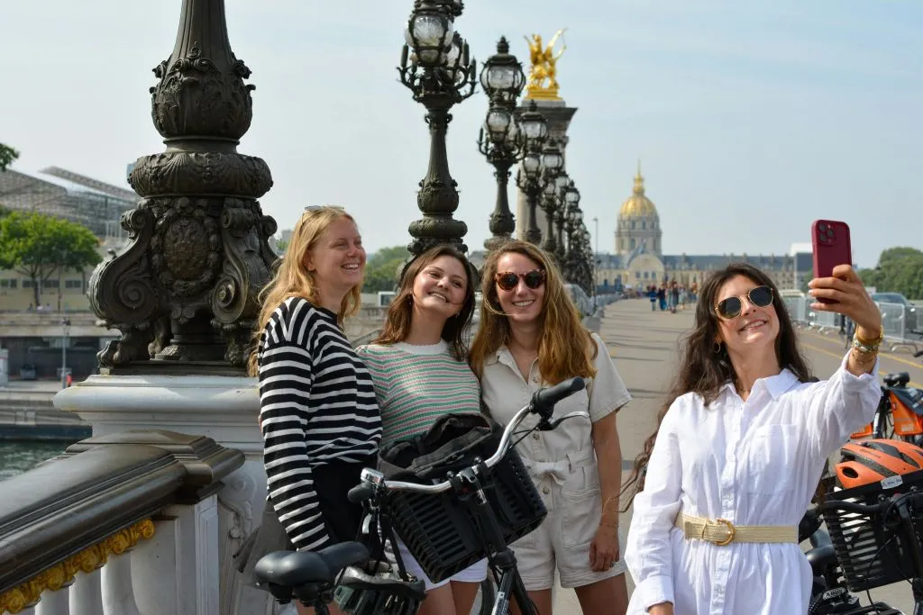 Paris: City Highlights Guided Bike Tour