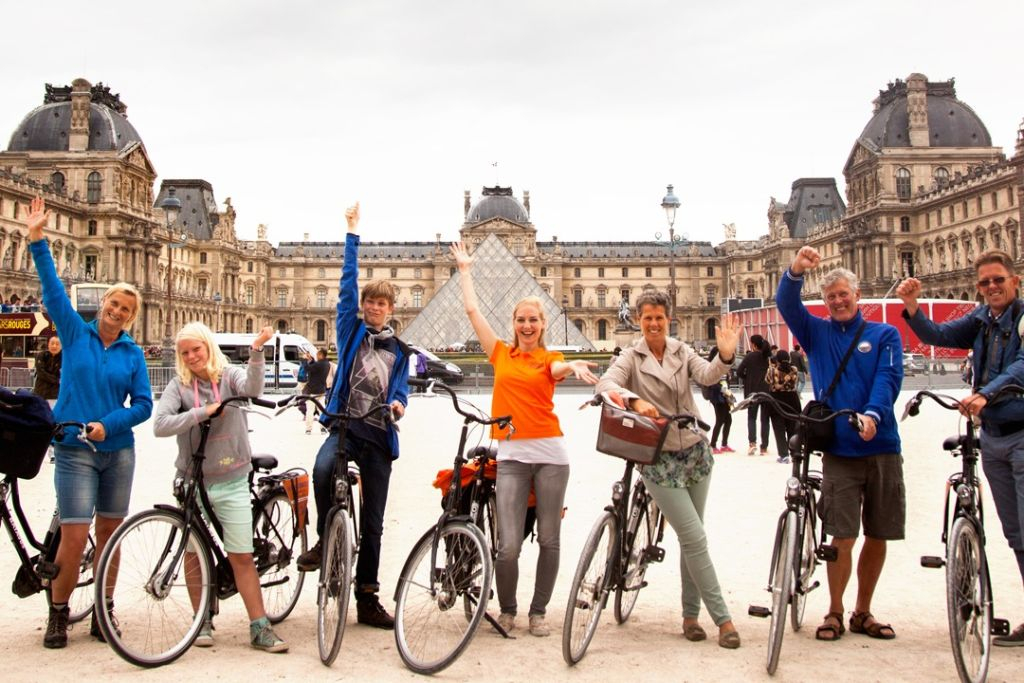 Paris: City Highlights Guided Bike Tour