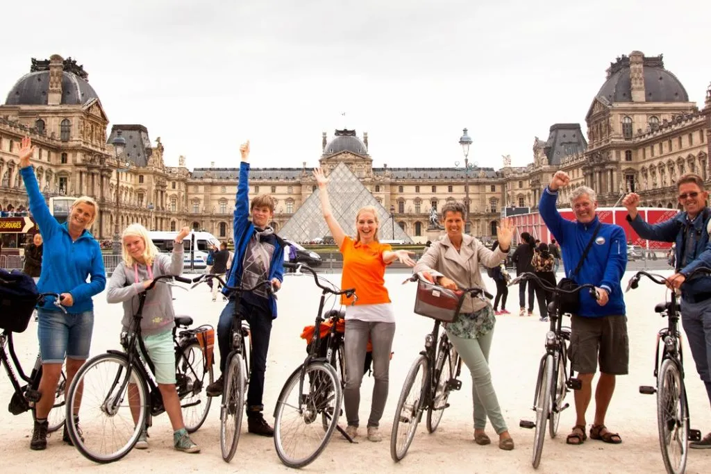 Paris: City Highlights Guided Bike Tour