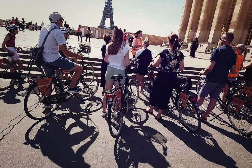 Paris: City Highlights Guided Bike Tour