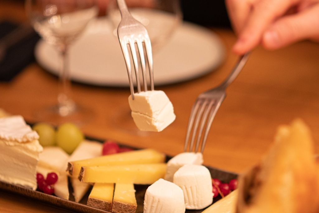 Paris: Wine and Cheese Aperitive with a Sommelier