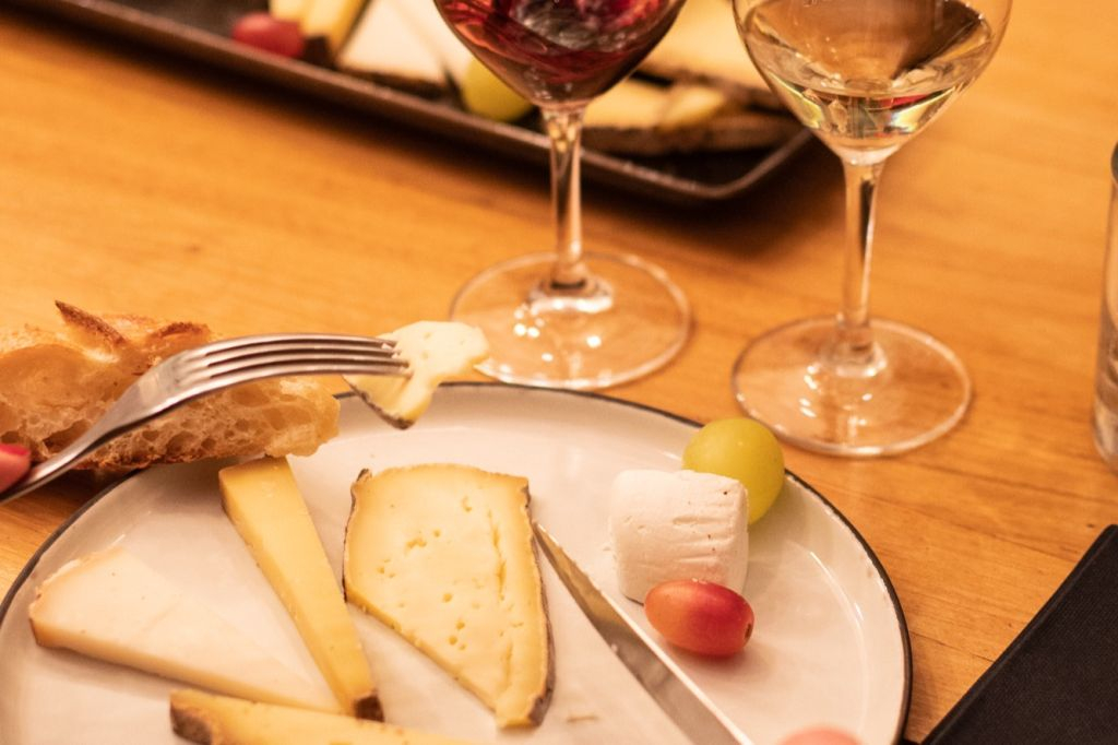Paris: Wine and Cheese Aperitive with a Sommelier