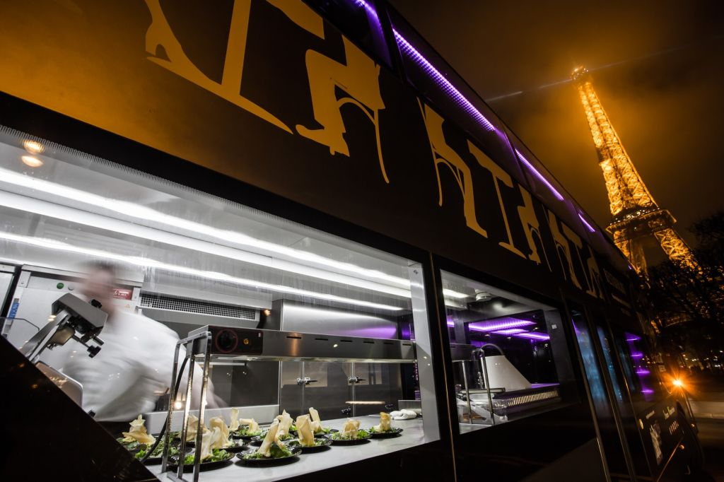Bus Toqué Paris: le Champs-Elysées:Tour with Parisian 5-Course Luxury Dinner
