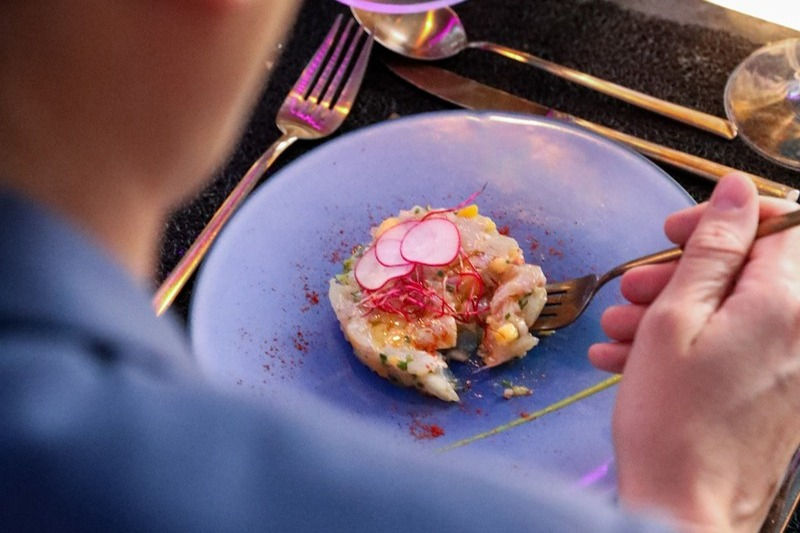 Bus Toqué Paris: le Champs-Elysées:Tour with Parisian 5-Course Luxury Dinner