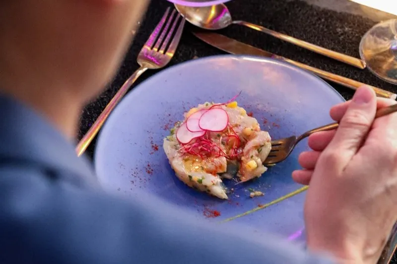 Bus Toqué Paris: le Champs-Elysées:Tour with Parisian 5-Course Luxury Dinner