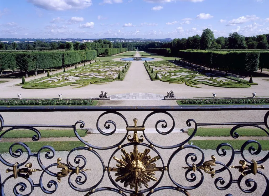 Champs-sur-Marne Château and Gardens
