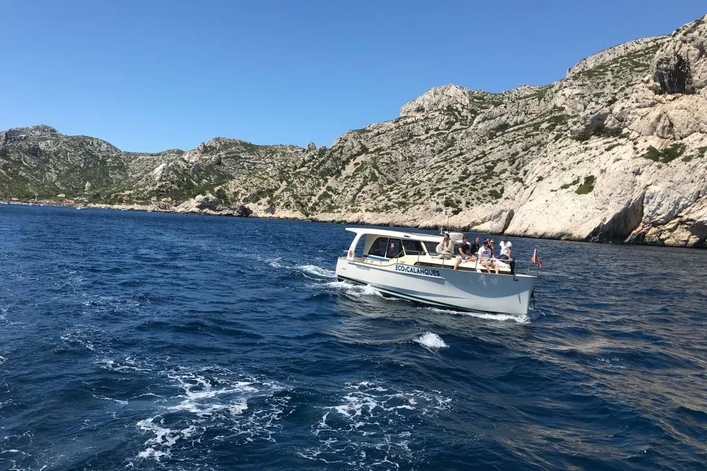 Marseille : Excursion écologique en bateau dans les Calanques avec déjeuner et boissons