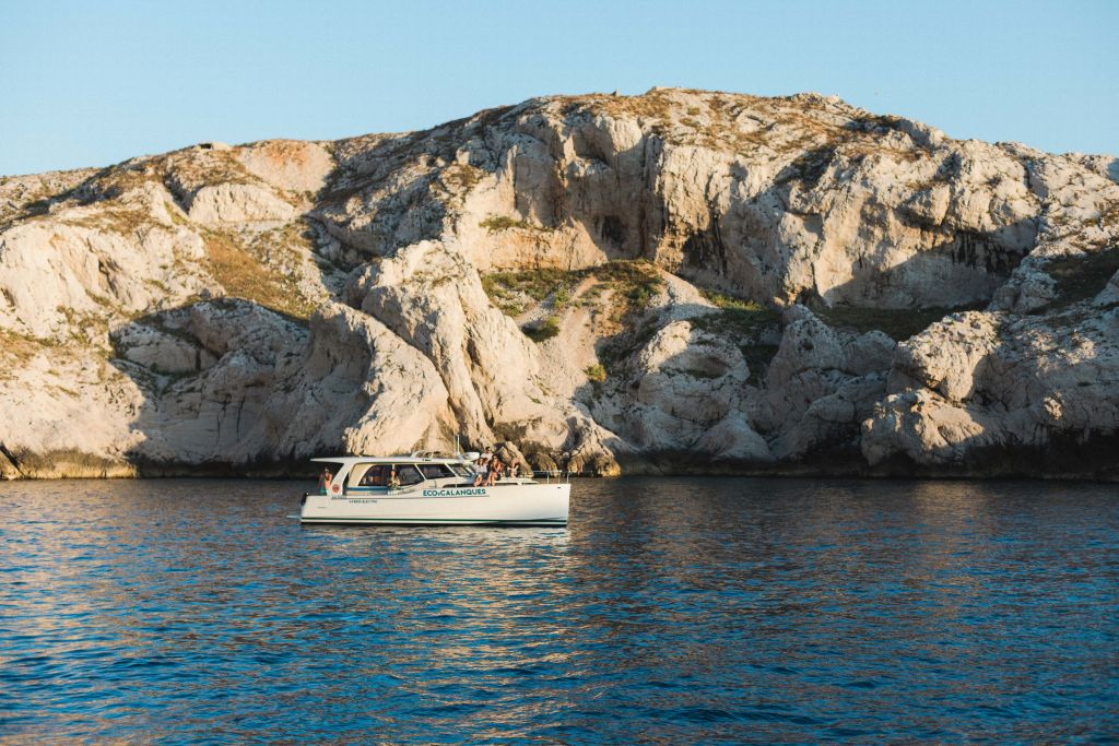 Marseille : Excursion écologique en bateau dans les Calanques avec déjeuner et boissons