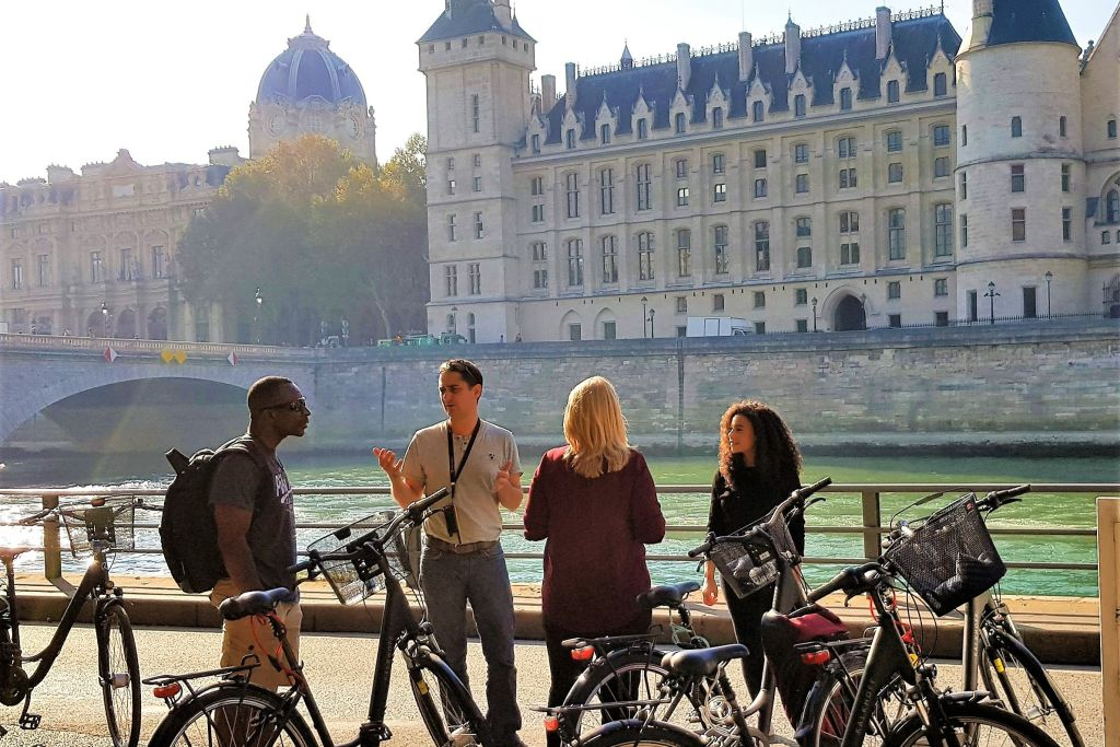 Paris: Charming Nooks and Crannies Tour