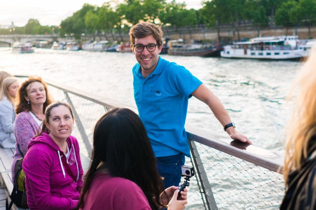 Paris Evening Bike Tour with 1-Hour Boat cruise