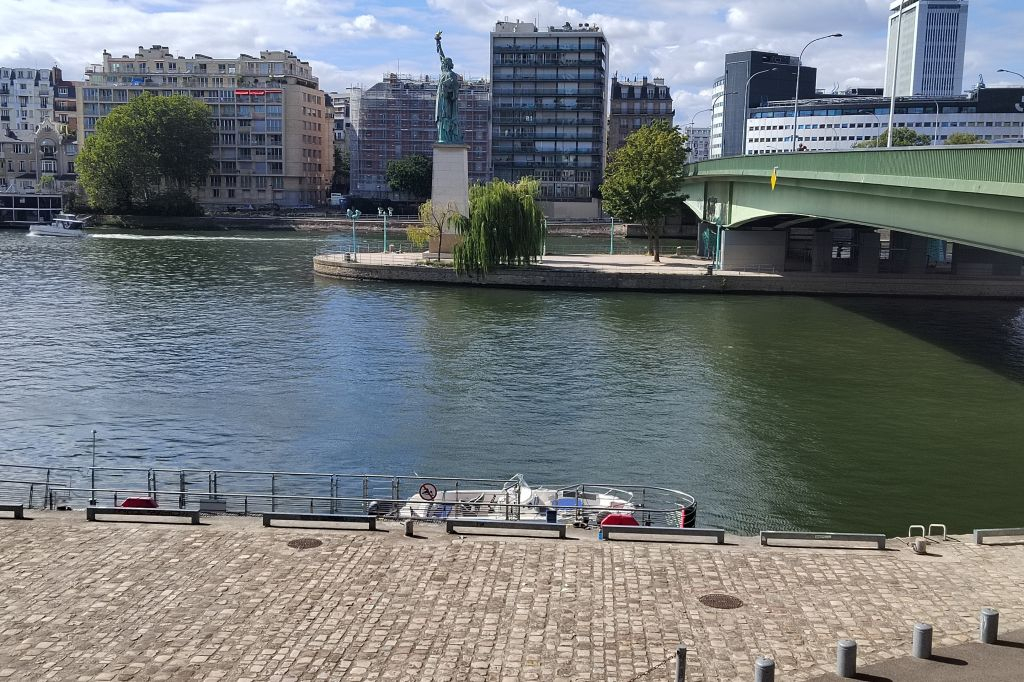 Private Boat Trip to Paris