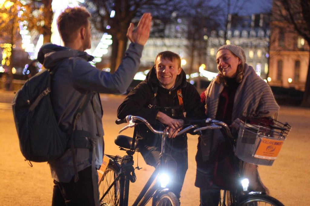 Paris: Guided Night Bike Tour