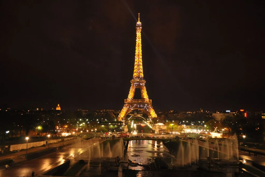 Paris: Guided Night Bike Tour