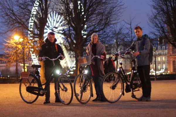 Paris : Visite guidée nocturne à vélo