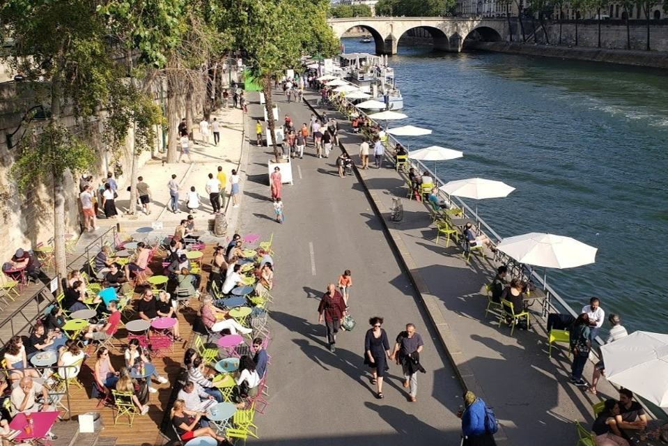 Paris: City Treasures Guided Bike Tour