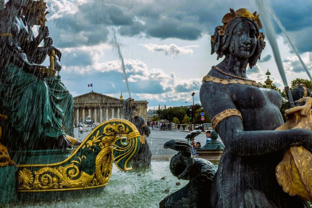 Paris: City Treasures Guided Bike Tour