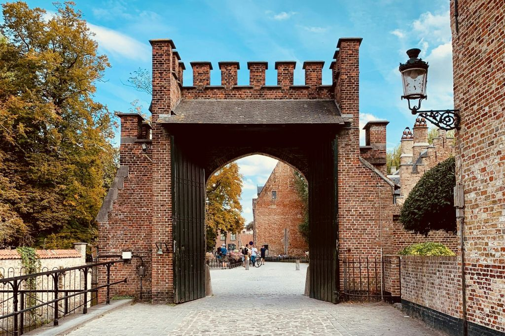 Bruges: Guided Tour from Paris