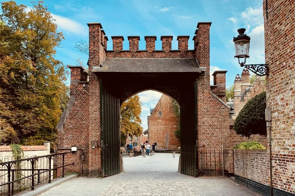 Bruges: Guided Tour from Paris