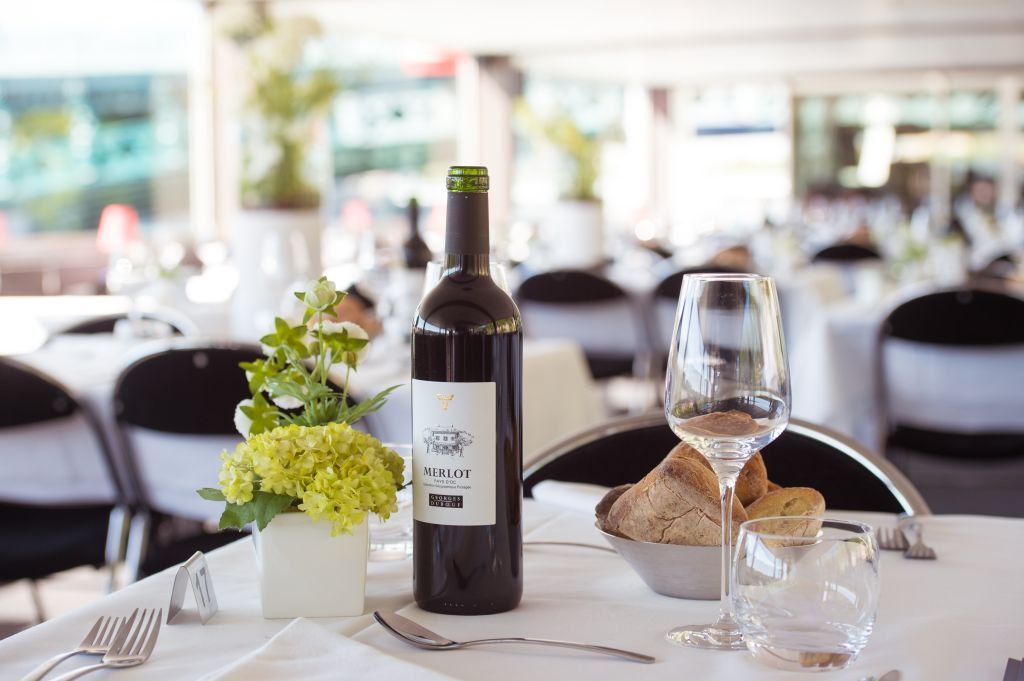 Almuerzo en crucero por el Saona con Les Bateaux Lyonnais Hermès