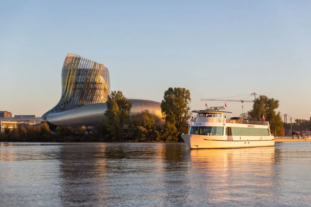 Bordeaux: Guided Cruise on the Garonne + 1h at the dock