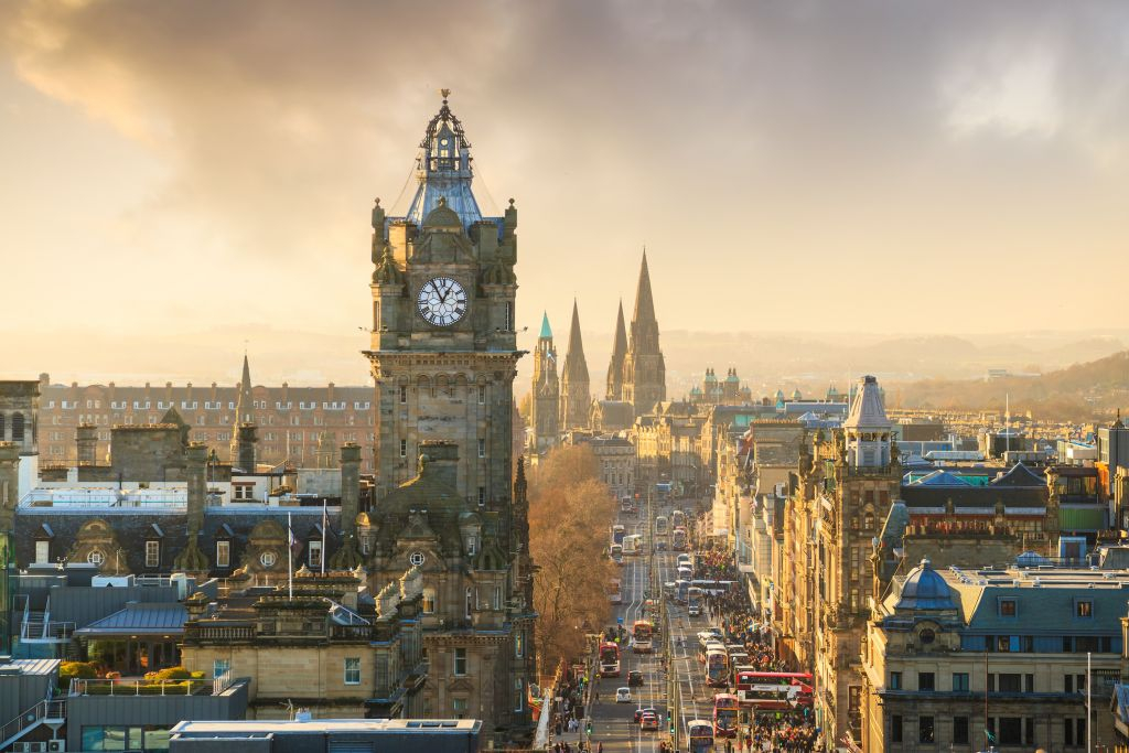 Edinburgh: Royal Attractions Tickets + Hop-On Hop-Off Bus Tour