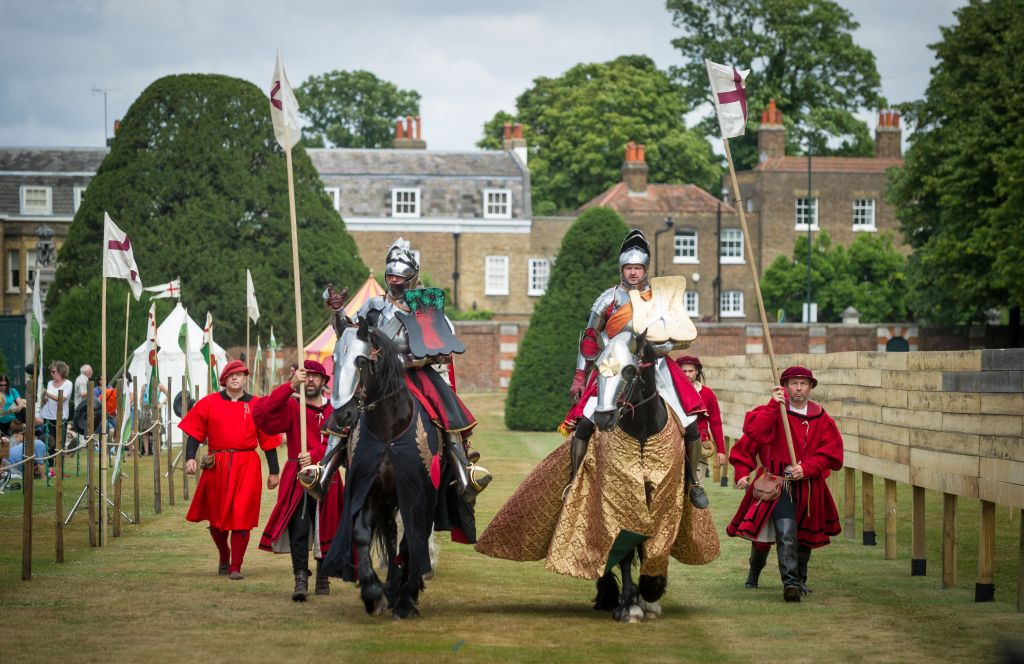 Hampton Court Palace, Gardens & Maze: Entry Ticket