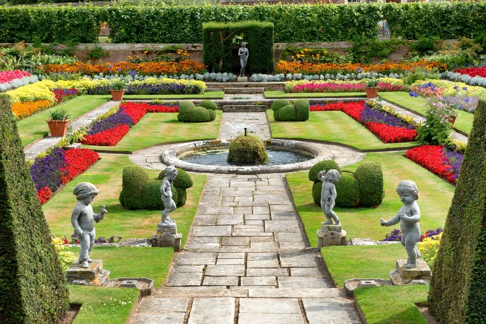 Hampton Court Palace, Gardens & Maze: Entry Ticket