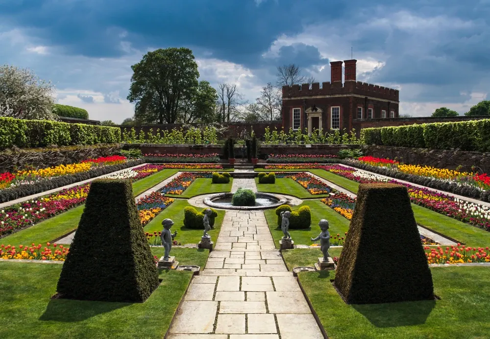 Hampton Court Palace, Gardens & Maze: Entry Ticket