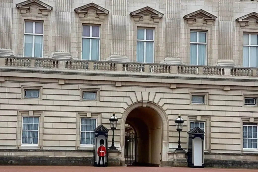 London Palaces & Parliament: Small-Group Walking Tour